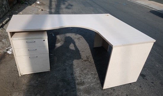 Bàn làm việc chữ L 1m2 x 1m6 kèm cabin giá rẻ