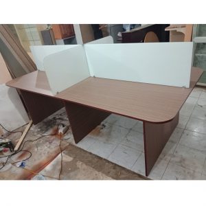 thanh-ly-ban-cum-vach-ngan-kinh-gia-re-bc1142-300x300 3 mẫu bàn làm việc giá rẻ khi thấy nhất định phải mua  