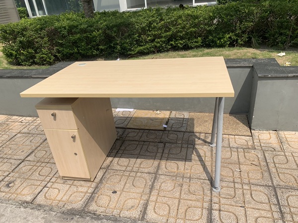 Thanh lý bàn làm việc 1m2x70cm chân sắt có hộc cũ   z2178352481765_948df55c4c96692ece6d90f04debf051 Thanh lý bàn làm việc 1m2x70cm chân sắt có hộc cũ