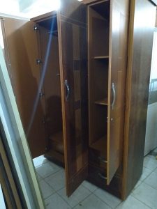 z2369497921609_9fa737723c1a5c0544bbbcfd673ca845-225x300 Thanh lý tủ quần áo cũ 3 cánh nâu giá rẻ  