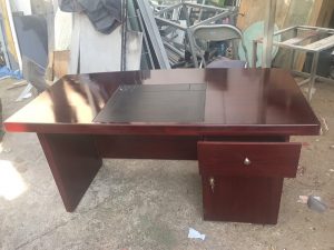 Thanh lý bàn giám đốc 1m4x70cm liền hộc cũ   z2453934439643_bbda680e8d8b55d3f0d1f31e28c59cb4-300x225 Thanh lý bàn giám đốc 1m4x70cm liền hộc cũ
