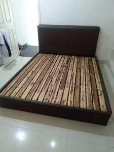 Thanh lý giường gỗ bọc da 1m6x2m cũ z2380359958197_cbe031d2152e128e6cb2a2e77f95685c-225x300 Thanh lý giường gỗ bọc da 1m6x2m cũ