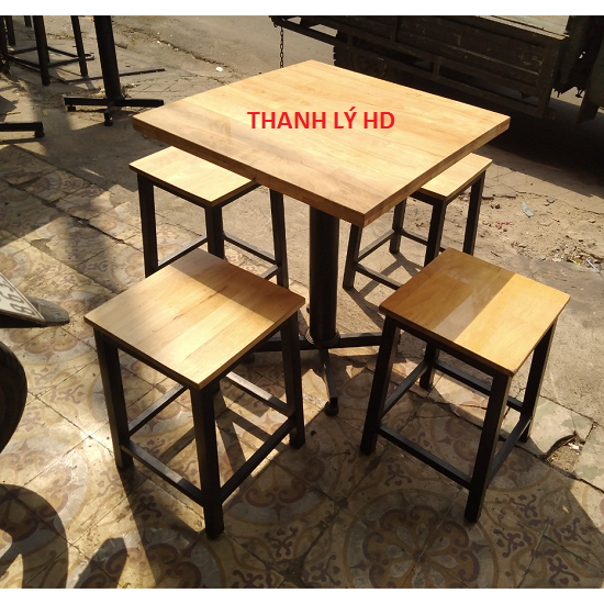 Hô biến bàn ghế gỗ cũ thành mới bằng cách đánh vecni siêu đơn giản