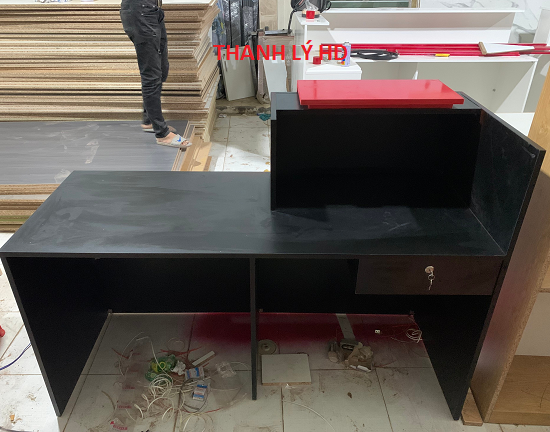 2165465465465465-1 Thanh lý quầy lễ tân màu đen đỏ hàng tồn kho giá rẻ  