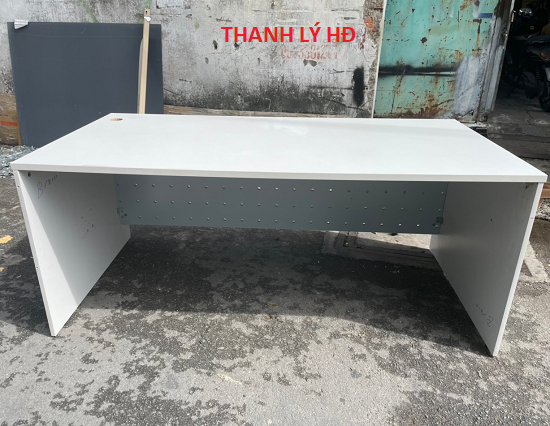 quay-le-tan2-1 Thanh lý bàn làm việc 90x1m8 cũ giá rẻ  