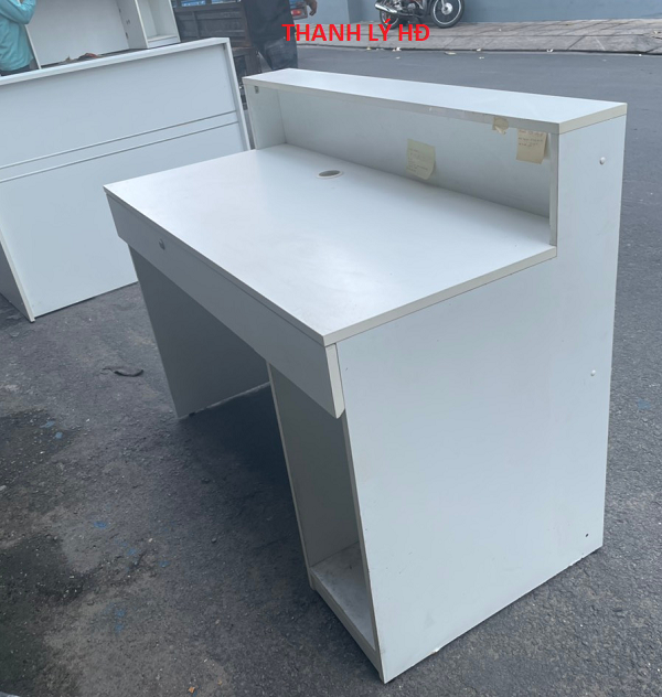 tu-quan-ao-cua-lua-cu-1 Thanh lý bàn quầy cũ 60x1m2 - QC146  