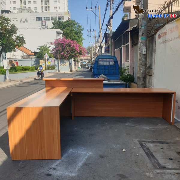Quầy Lễ Tân Gỗ Cũ Góc Chữ L 2m52 x 3m05 Quay-goc-L-go-cu-1 Quầy Lễ Tân Gỗ Cũ Góc Chữ L 2m52 x 3m05
