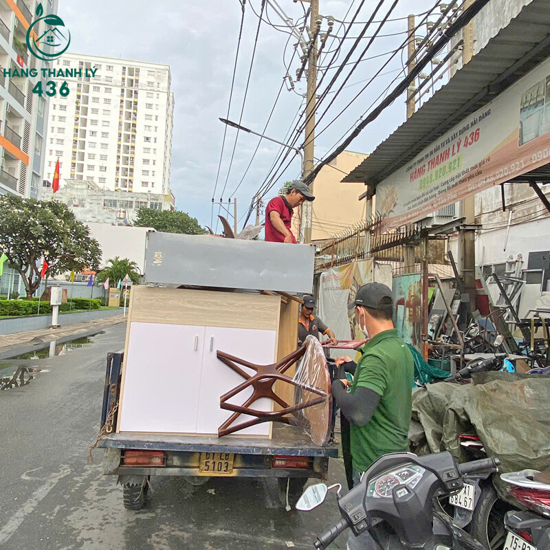 hinh-anh-giao-hang-cho-khach-4-1 Giao Hàng Đồ Nội Thất Cũ Chuyên Nghiệp, Đúng Hẹn Tại Hàng Thanh Lý 436  