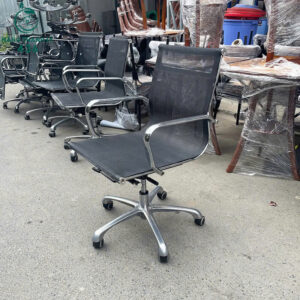 ghe-xoay-luoi-thiet-ke-toi-gian-hien-dai-cu