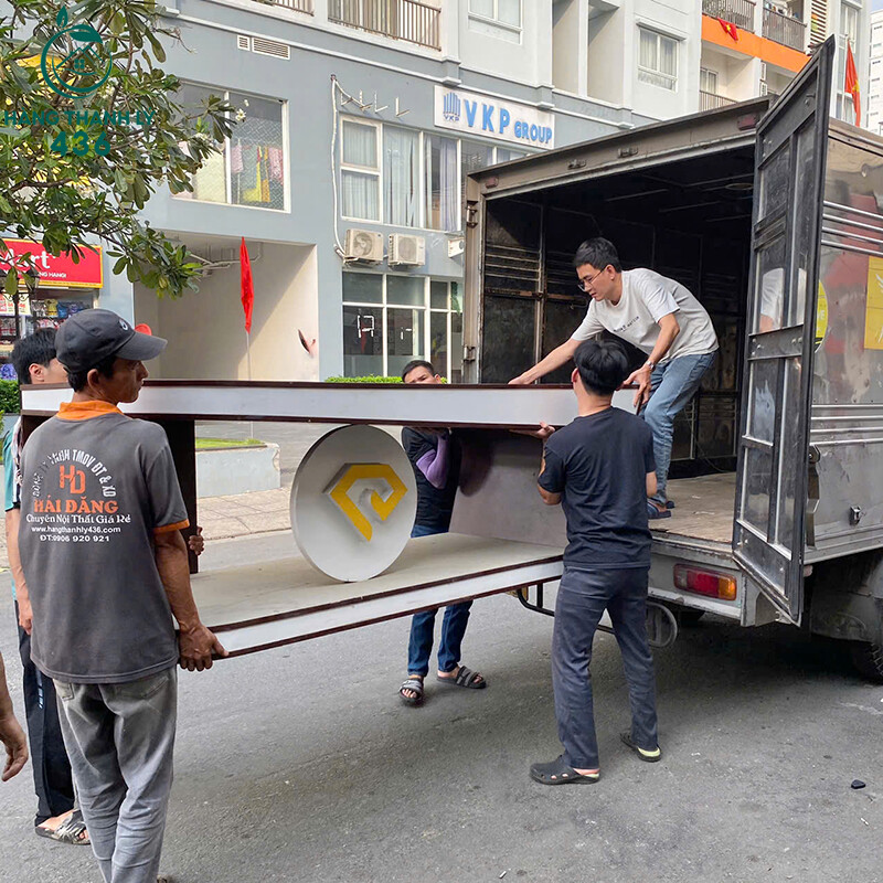 giao-hang-tai-Hang-Thanh-Ly-436-6 Đầu Năm 2025 Rộn Ràng Giao Hàng Tại Hàng Thanh Lý 436  