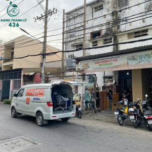hoat-dong-giao-hang-tai-Hang-Thanh-Ly-436-8-300x300 Mua Đồ Nội Thất Cũ Ở Đâu Giao Hàng Tận Nhà? – Có Ngay Tại Hàng Thanh Lý 436  