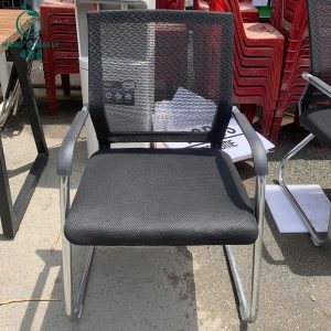 Ghế Văn Phòng Chân Quỳ Inox Lưng Lưới Đen Cũ