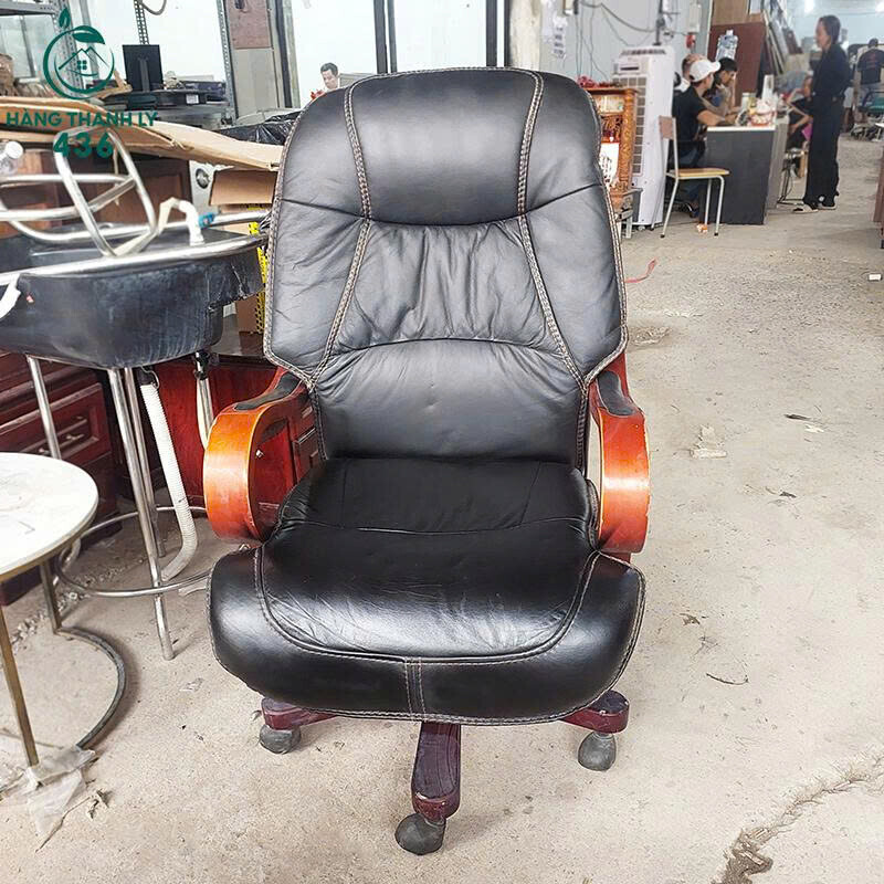 Khám Phá Kho Hàng Hơn 4000m² Đầy Ắp Đồ Văn Phòng Cũ Được Thu Về Mỗi Tuần ghe-11-1 Khám Phá Kho Hàng Hơn 4000m² Đầy Ắp Đồ Văn Phòng Cũ Được Thu Về Mỗi Tuần