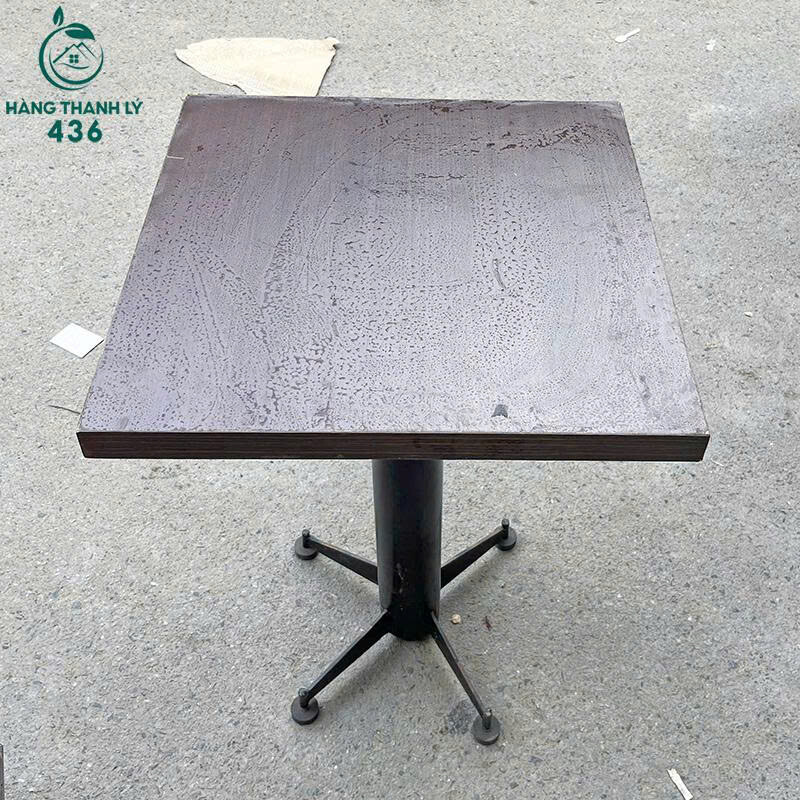 Bàn Cafe Vuông Cũ Mặt Gỗ Nâu Chân Trụ Sắt Bền Đẹp ban-1-2 Bàn Cafe Vuông Cũ Mặt Gỗ Nâu Chân Trụ Sắt Bền Đẹp