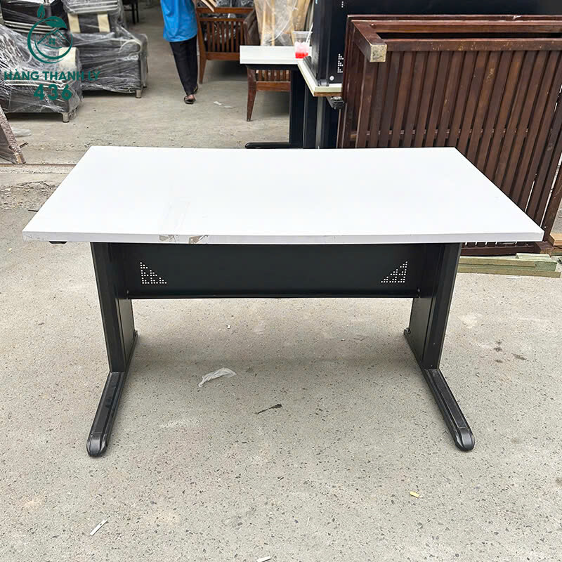 Bàn Làm Việc Cũ Kiểu Dáng Đơn Giản Mặt Trắng Chân Sắt ban-lam-viec-2-1 Bàn Làm Việc Cũ Kiểu Dáng Đơn Giản Mặt Trắng Chân Sắt