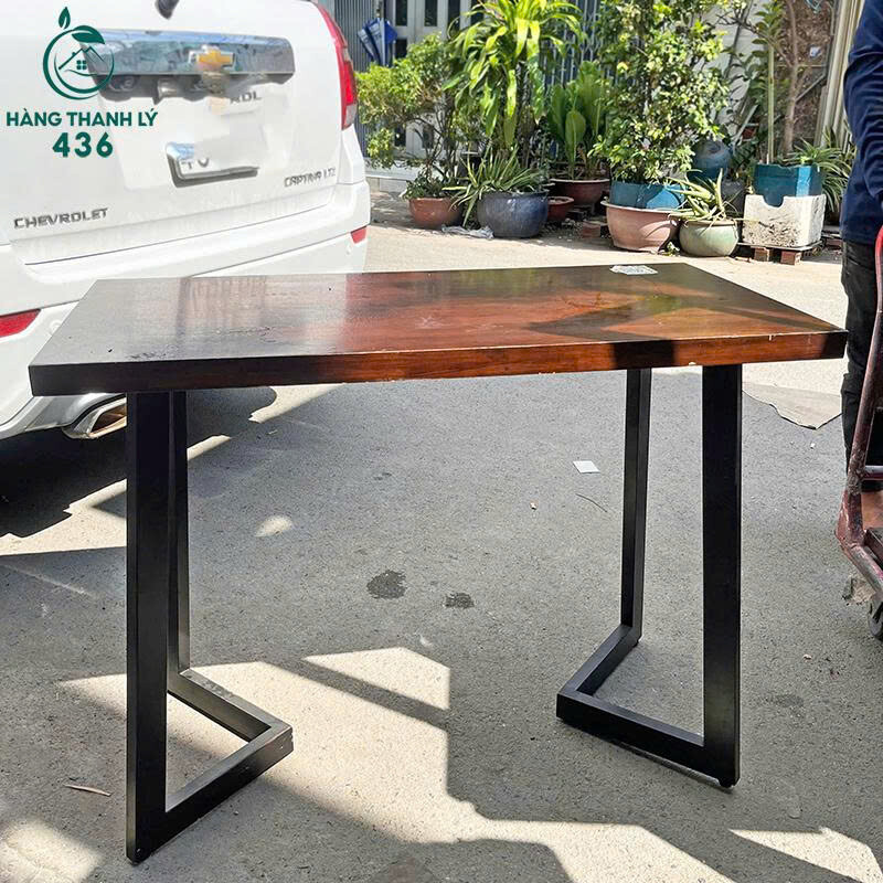 Bàn Làm Việc Cũ Mặt Gỗ Nâu Đậm Chân Sắt ban-lam-viec-2-3 Bàn Làm Việc Cũ Mặt Gỗ Nâu Đậm Chân Sắt