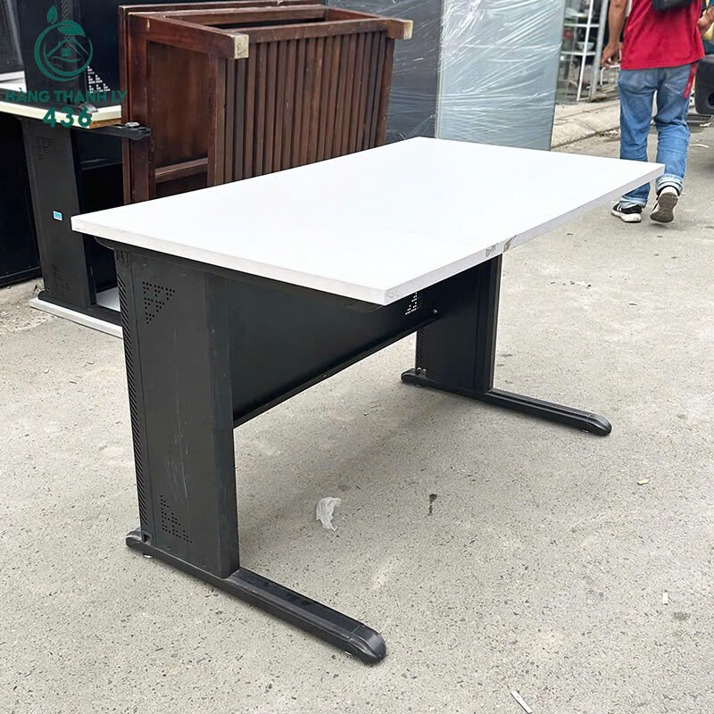 Bàn Làm Việc Cũ Kiểu Dáng Đơn Giản Mặt Trắng Chân Sắt ban-lam-viec-3-1 Bàn Làm Việc Cũ Kiểu Dáng Đơn Giản Mặt Trắng Chân Sắt