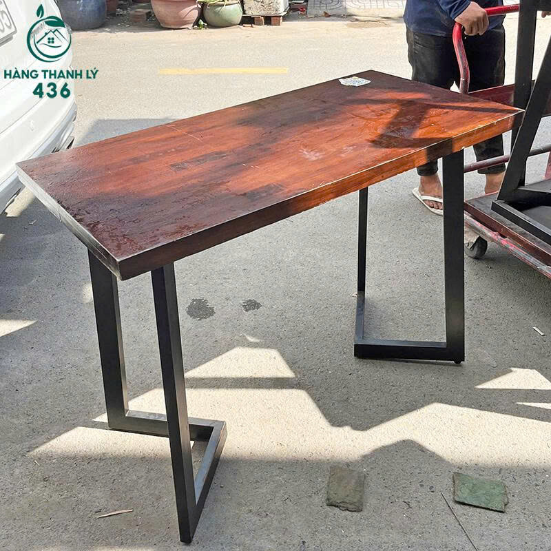 Bàn Làm Việc Cũ Mặt Gỗ Nâu Đậm Chân Sắt ban-lam-viec-3-2 Bàn Làm Việc Cũ Mặt Gỗ Nâu Đậm Chân Sắt