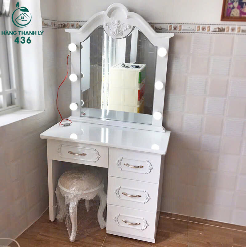 Thanh Lý Bàn Trang Điểm Màu Trắng Có Đèn Sang Trọng Mới 99% gen-n-ban-trang-diem-3 Thanh Lý Bàn Trang Điểm Màu Trắng Có Đèn Sang Trọng Mới 99%