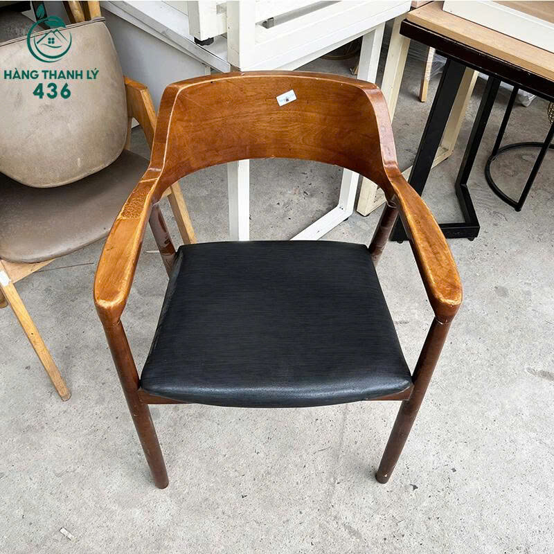 Ghế Cafe Gỗ Cũ Tay Vịn Bọc Da Đen Sang Trọng ghe-19 Ghế Cafe Gỗ Cũ Tay Vịn Bọc Da Đen Sang Trọng