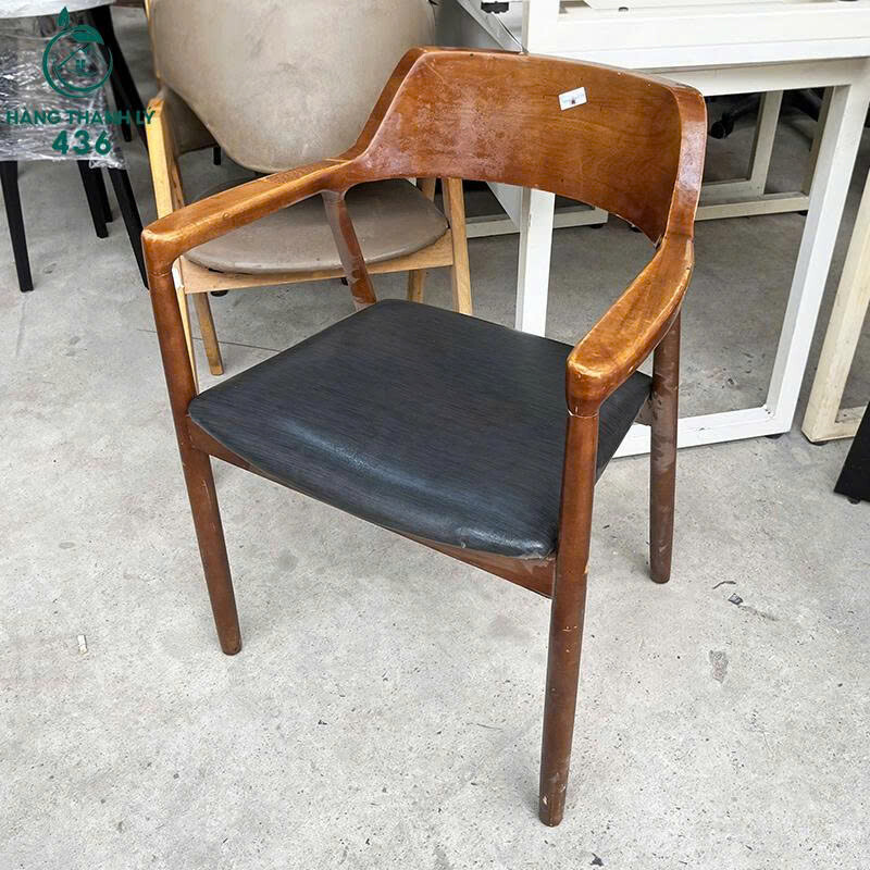 Ghế Cafe Gỗ Cũ Tay Vịn Bọc Da Đen Sang Trọng ghe-2-13 Ghế Cafe Gỗ Cũ Tay Vịn Bọc Da Đen Sang Trọng