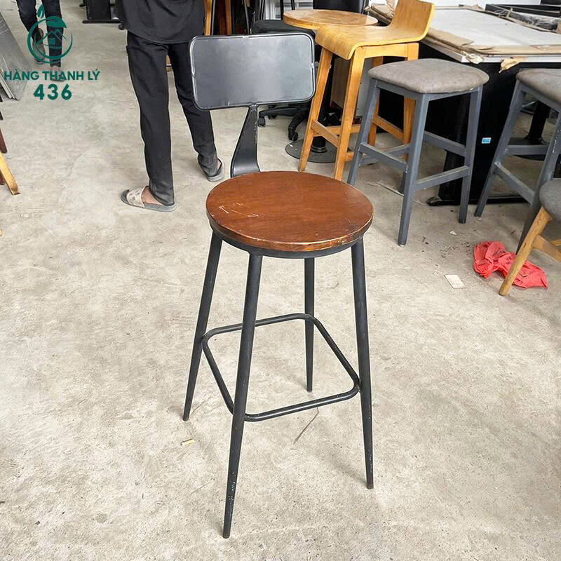 Ghế Bar Gỗ Cũ Khung Sắt Đen Phong Cách Vintage ghe-bar-1 Ghế Bar Gỗ Cũ Khung Sắt Đen Phong Cách Vintage