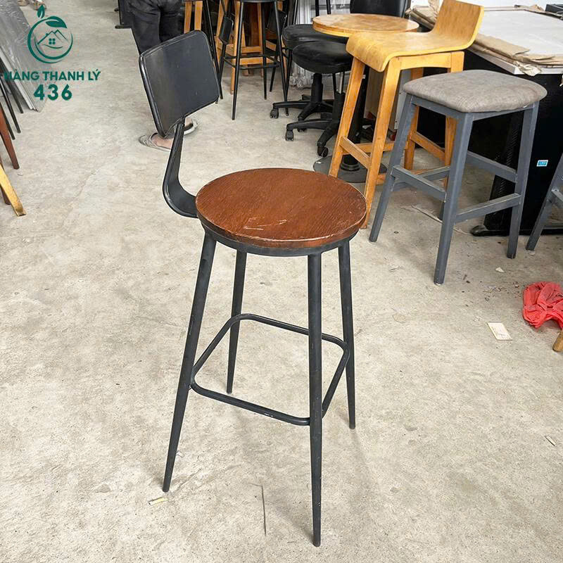 Ghế Bar Gỗ Cũ Khung Sắt Đen Phong Cách Vintage ghe-bar-2 Ghế Bar Gỗ Cũ Khung Sắt Đen Phong Cách Vintage