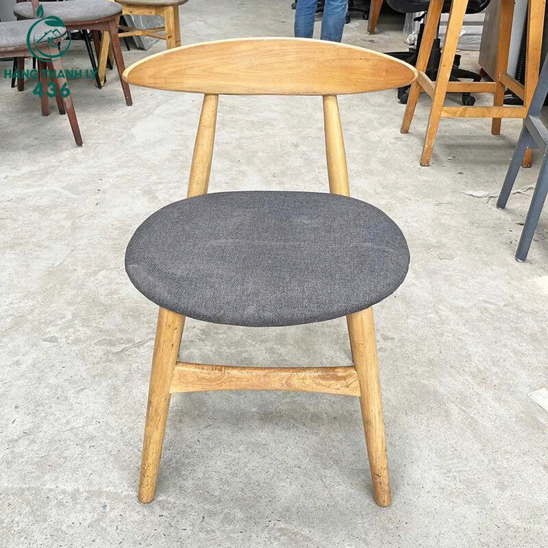 Ghế Cafe Cũ Nệm Vải Màu Xám Khung Gỗ Bền Đẹp ghe-cf-5 Ghế Cafe Cũ Nệm Vải Màu Xám Khung Gỗ Bền Đẹp