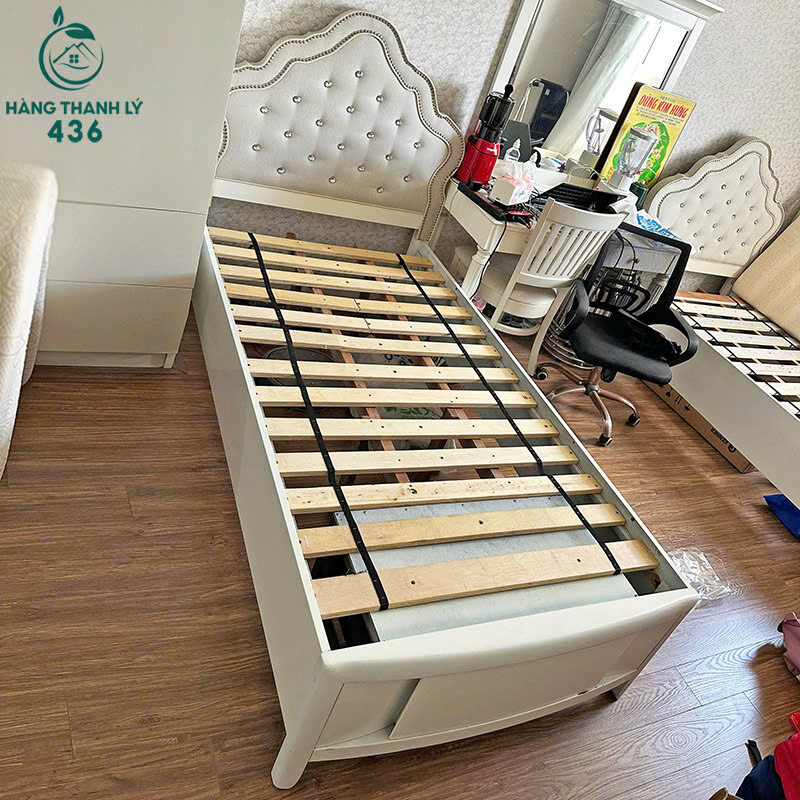 Giường Đơn Cũ Bọc Nệm Đầu Đính Nút Giường Sang Trọng   giuong-1 Giường Đơn Cũ Bọc Nệm Đầu Đính Nút Giường Sang Trọng