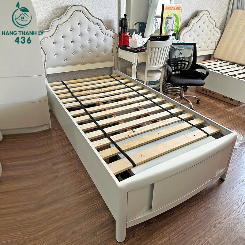 Giường Đơn Cũ Bọc Nệm Đầu Đính Nút Giường Sang Trọng   giuong-2 Giường Đơn Cũ Bọc Nệm Đầu Đính Nút Giường Sang Trọng