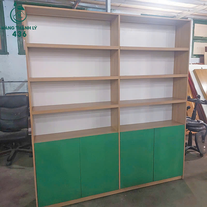 z6971155032721_1bc0c8681181537dfaf50bf29eaf0596-1 Kệ Trưng Bày Gỗ Cũ 2M Nhiều Tầng Có Cánh Đóng Màu Xanh  