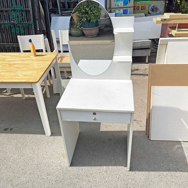 Bàn Trang Điểm Cũ Có Gương Lớn Kiểu Dáng Hiện Đại   z6983081662645_75a3d41a443fc3c01a413b8640ec8e36-copy Bàn Trang Điểm Cũ Có Gương Lớn Kiểu Dáng Hiện Đại