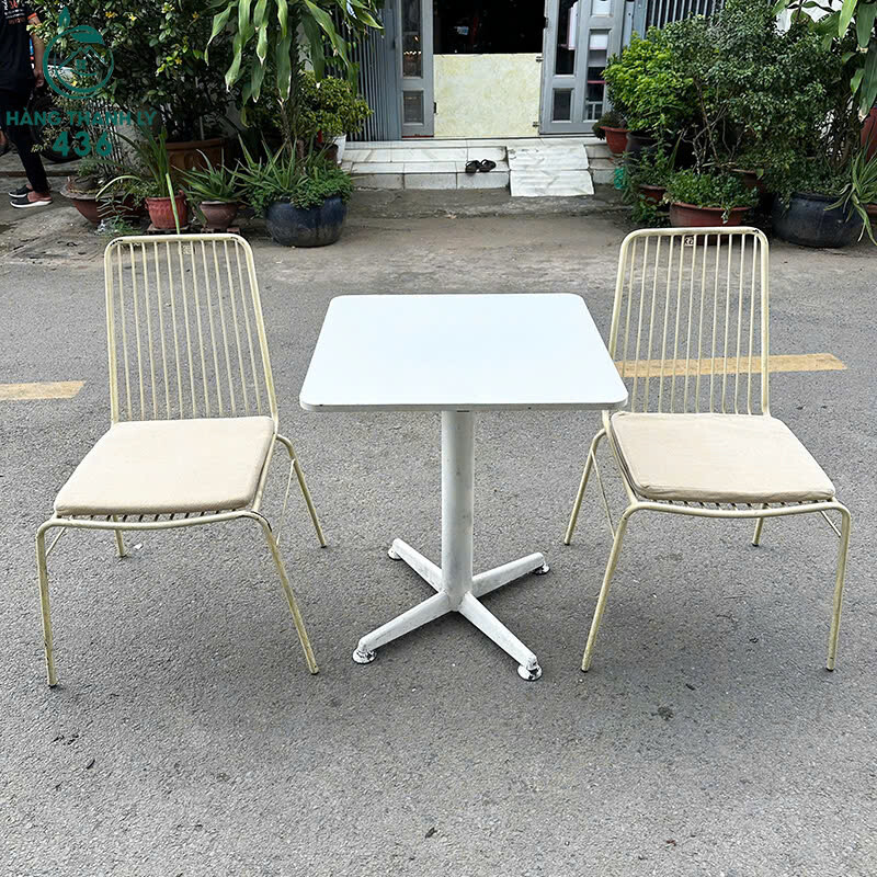 Bàn Vuông Chân Trụ Cũ Màu Trắng To Rộng Rãi Giá Rẻ z6988061246270_c17b268623e084353ba0d251ef1ea781 Bàn Vuông Chân Trụ Cũ Màu Trắng To Rộng Rãi Giá Rẻ