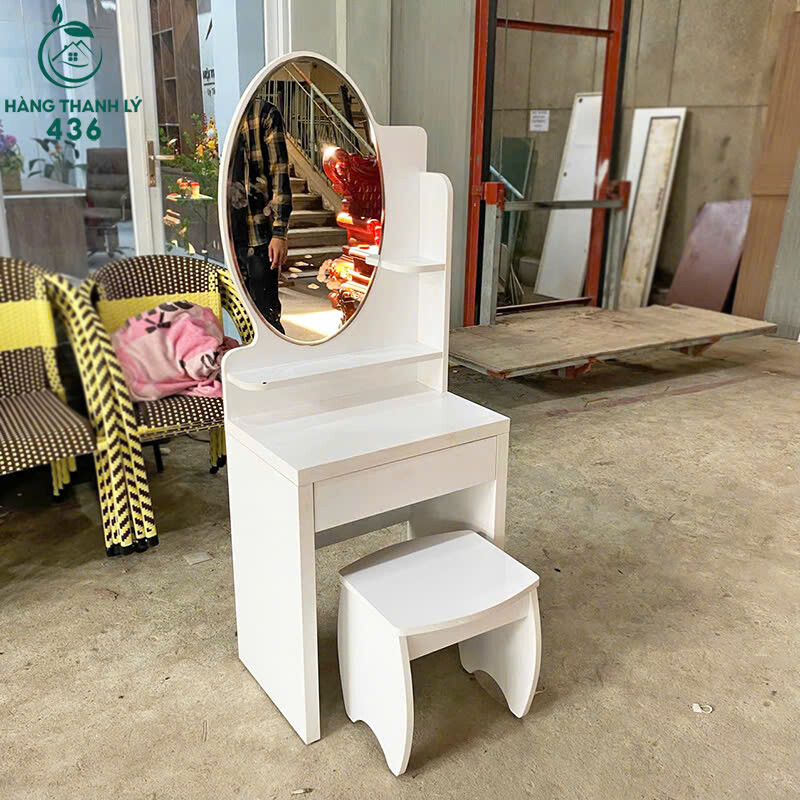 Bàn Trang Điểm Cũ Kèm Ghế Màu Trắng Thiết Kế Đơn Giản   z6999199985797_cc33f8702edd718c9d4ee8b4868879dd Bàn Trang Điểm Cũ Kèm Ghế Màu Trắng Thiết Kế Đơn Giản
