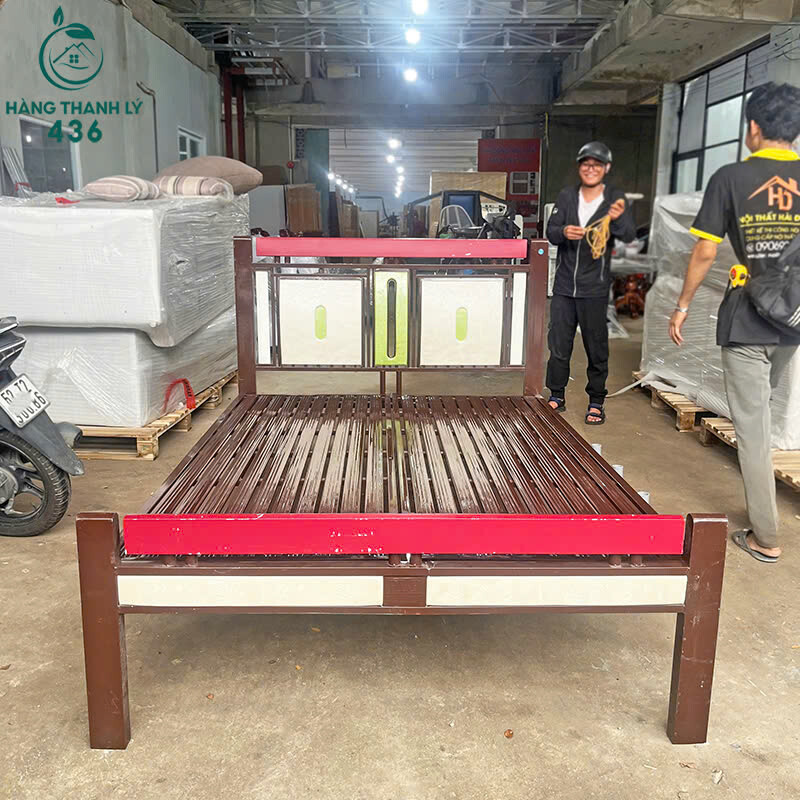 Giường Ngủ Cũ Sắt 1M4X2M Màu Nâu Thiết Kế Đơn Giản z7003929121473_cb42146c744a03f19cc74d5375cb2e53 Giường Ngủ Cũ Sắt 1M4X2M Màu Nâu Thiết Kế Đơn Giản