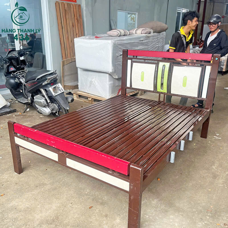 Giường Ngủ Cũ Sắt 1M4X2M Màu Nâu Thiết Kế Đơn Giản z7003929187919_941f23ac863344bd0b272dc39e0f7920 Giường Ngủ Cũ Sắt 1M4X2M Màu Nâu Thiết Kế Đơn Giản