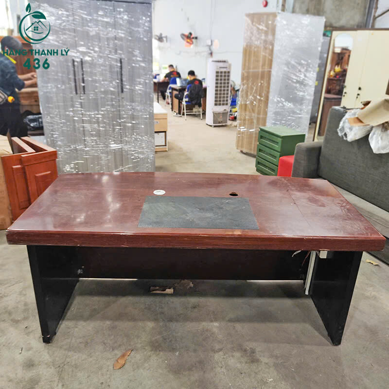 Bàn Giám Đốc 1M8 Cũ Gỗ Màu Nâu Thiết Kế Sang Trọng   z7007879086708_abce3aa837afca45048ac5e3d3f7a37c Bàn Giám Đốc 1M8 Cũ Gỗ Màu Nâu Thiết Kế Sang Trọng