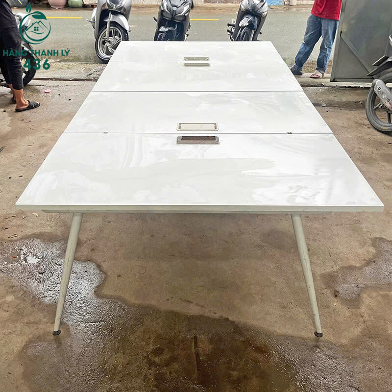 Bàn Làm Việc Cũ 1M4X2M8 Màu Trắng Chân Kim Loại Chắc Chắn z7012634794617_34de95e4d266f1dc2616aa84684679d5 Bàn Làm Việc Cũ 1M4X2M8 Màu Trắng Chân Kim Loại Chắc Chắn