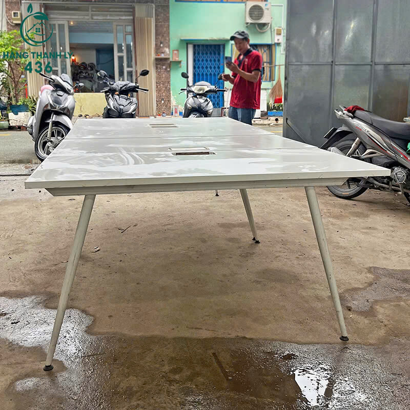 Bàn Làm Việc Cũ 1M4X2M8 Màu Trắng Chân Kim Loại Chắc Chắn z7012634899481_a68ea1818a7e409c9d90de37f3beb9a5 Bàn Làm Việc Cũ 1M4X2M8 Màu Trắng Chân Kim Loại Chắc Chắn