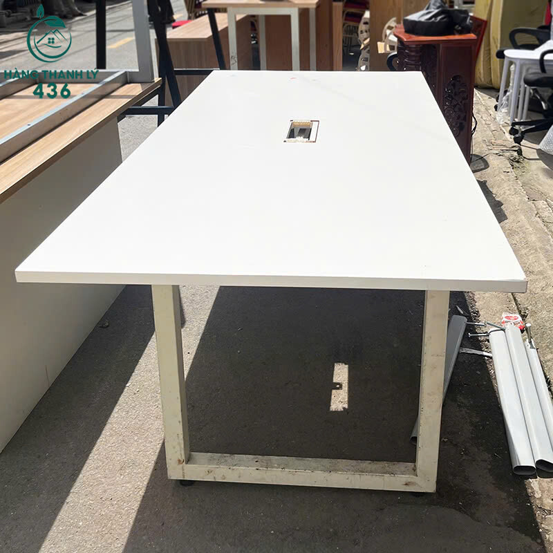 Bàn Làm Việc Cũ Chân Sắt Sơn Trắng Thiết Kế Hiện Đại z7013859606314_dcc30153d8e0b23c1d0e6f0eccb31170 Bàn Làm Việc Cũ Chân Sắt Sơn Trắng Thiết Kế Hiện Đại