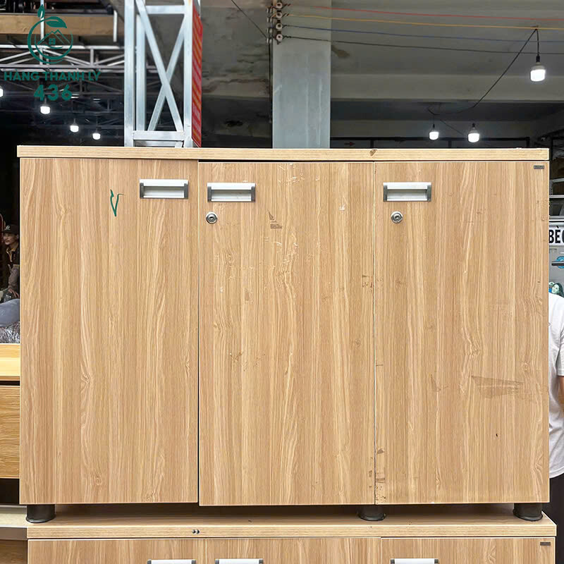 Tủ Hồ Sơ 3 Cánh Cũ Màu Gỗ Sáng Thiết Kế Đơn Giản Rộng Rãi z7013861149408_fe198ec77a623e4268639b33b4b314f0 Tủ Hồ Sơ 3 Cánh Cũ Màu Gỗ Sáng Thiết Kế Đơn Giản Rộng Rãi