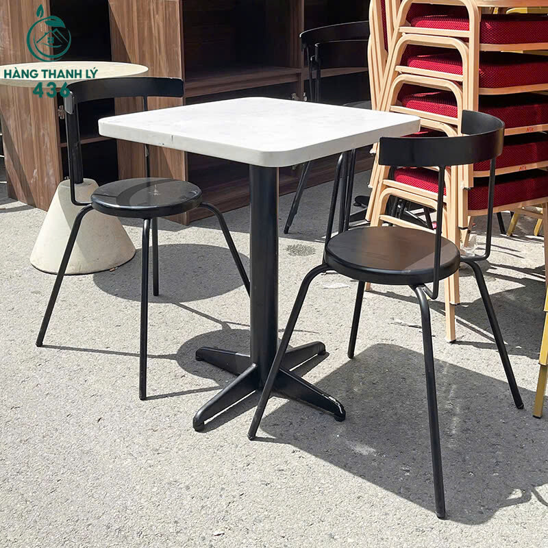 z7013865372636_0ecbade0f5e46f4083faef3df0338adb Ghế Cafe Sắt Cũ Màu Đen Kiểu Dáng Đơn Giản Tựa Lưng Cong  