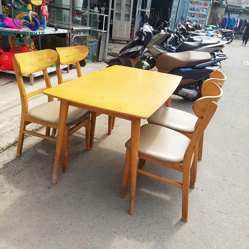 Bộ Bàn Ăn Gỗ Cũ 4 Ghế Tựa Lưng Cong Thiết Kế Đơn Giản z7019847025417_0a3ff523147c77de2f3c553e6897fddd Bộ Bàn Ăn Gỗ Cũ 4 Ghế Tựa Lưng Cong Thiết Kế Đơn Giản