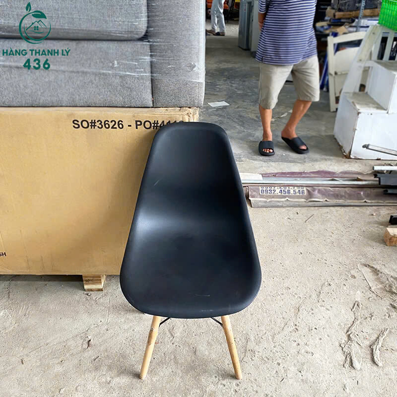 Ghế Cafe Cũ Nhựa Eames Đen Chân Gỗ Tựa Lưng Hiện Đại z7020298412908_4fea327be5041e889d5785d603e505ac Ghế Cafe Cũ Nhựa Eames Đen Chân Gỗ Tựa Lưng Hiện Đại