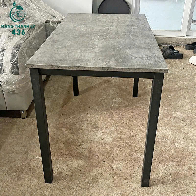 Bàn Làm Việc 1M Cũ Màu Xám Mặt Bàn Gỗ Chân Vuông Chắc Chắn z7044062358285_60734dbe2395f64eb89f67abfb6954f0 Bàn Làm Việc 1M Cũ Màu Xám Mặt Bàn Gỗ Chân Vuông Chắc Chắn