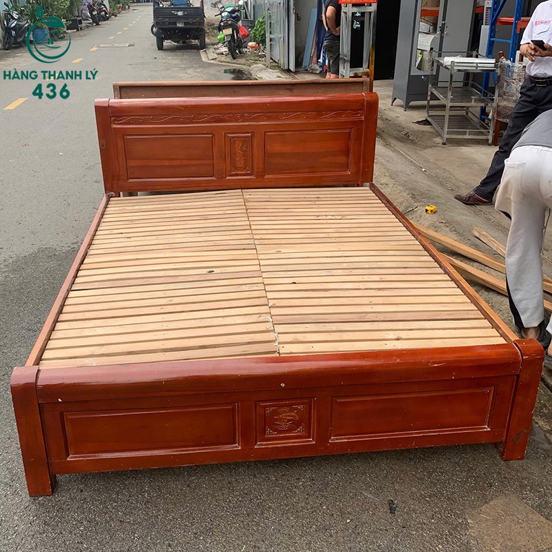 Giường Ngủ Cũ Khung Gỗ Màu Nâu 1m6 giuong-ngu-go-cu-dau-giuong-thap-thiet-ke-nan-thong-thoang-1 Giường Ngủ Cũ Khung Gỗ Màu Nâu 1m6
