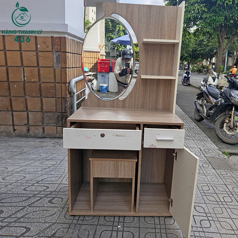 Bàn Trang Điểm Gỗ Cũ Màu Nâu Sáng Kèm Kệ Mỹ Phẩm z7087138847639_6a66d72abd08fbd001f62f4546b606b6 Bàn Trang Điểm Gỗ Cũ Màu Nâu Sáng Kèm Kệ Mỹ Phẩm
