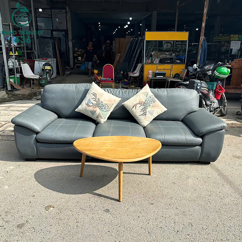Sofa Da Cũ Đệm Êm Ái Màu Xám Hiện Đại Kèm Gối Vuông   z7093104672142_04cc41df0fcab8610edbf074d02b5926 Sofa Da Cũ Đệm Êm Ái Màu Xám Hiện Đại Kèm Gối Vuông