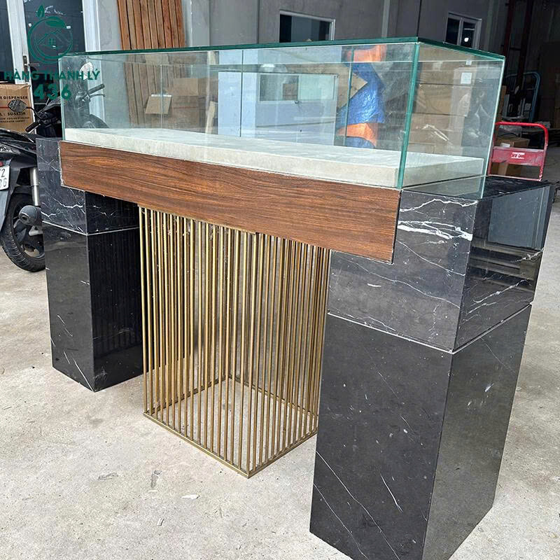 z7101178475301_3e528fe4c7612cd7506db04afcfcd416 Quầy Trưng Bày Cũ 1M2x1M6 Tủ Kính Kết Hợp Đá Hoa Cương  