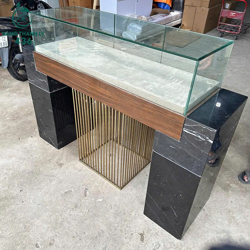 z7101178767894_ae033f65bd5c97337b00c6a2a0d03b2c Quầy Trưng Bày Cũ 1M2x1M6 Tủ Kính Kết Hợp Đá Hoa Cương  